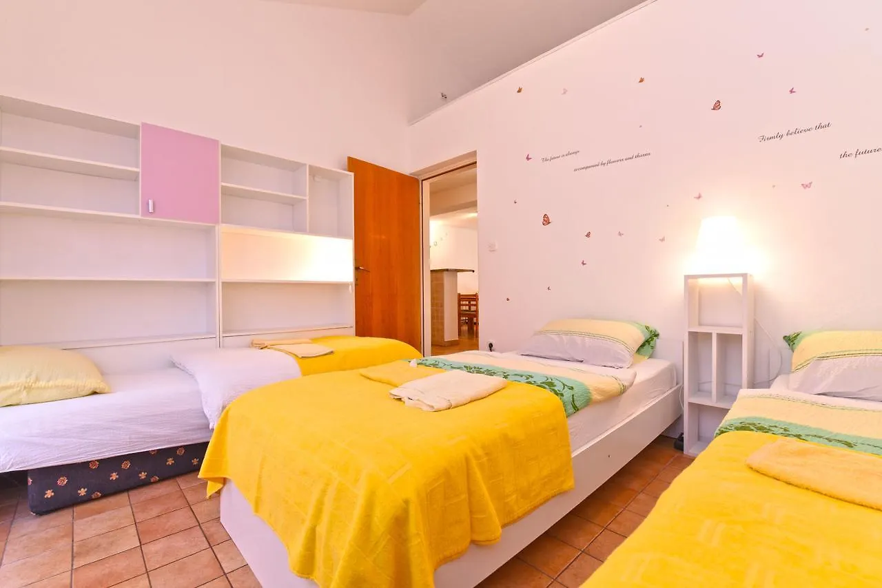 Apartment Josip 1562 Pula 0*,  Croatia