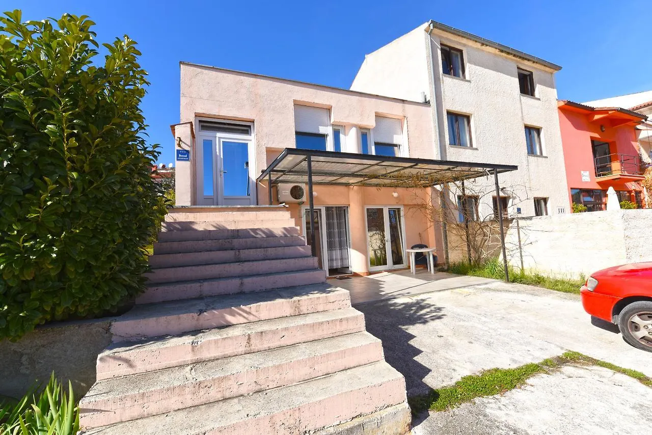 Apartment Josip 1562 Pula 0*,