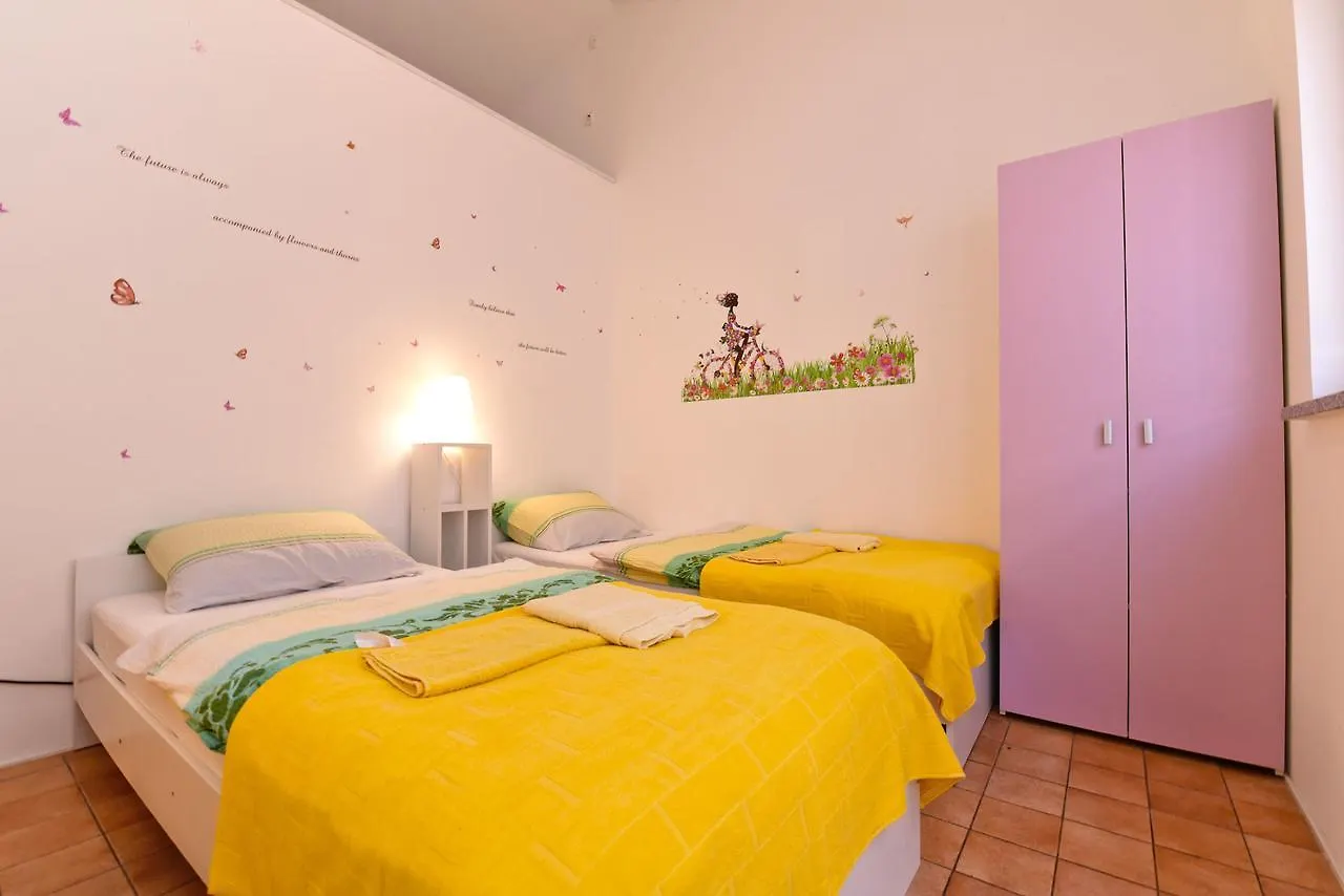 Apartment Josip 1562 Pula 0*,  Croatia