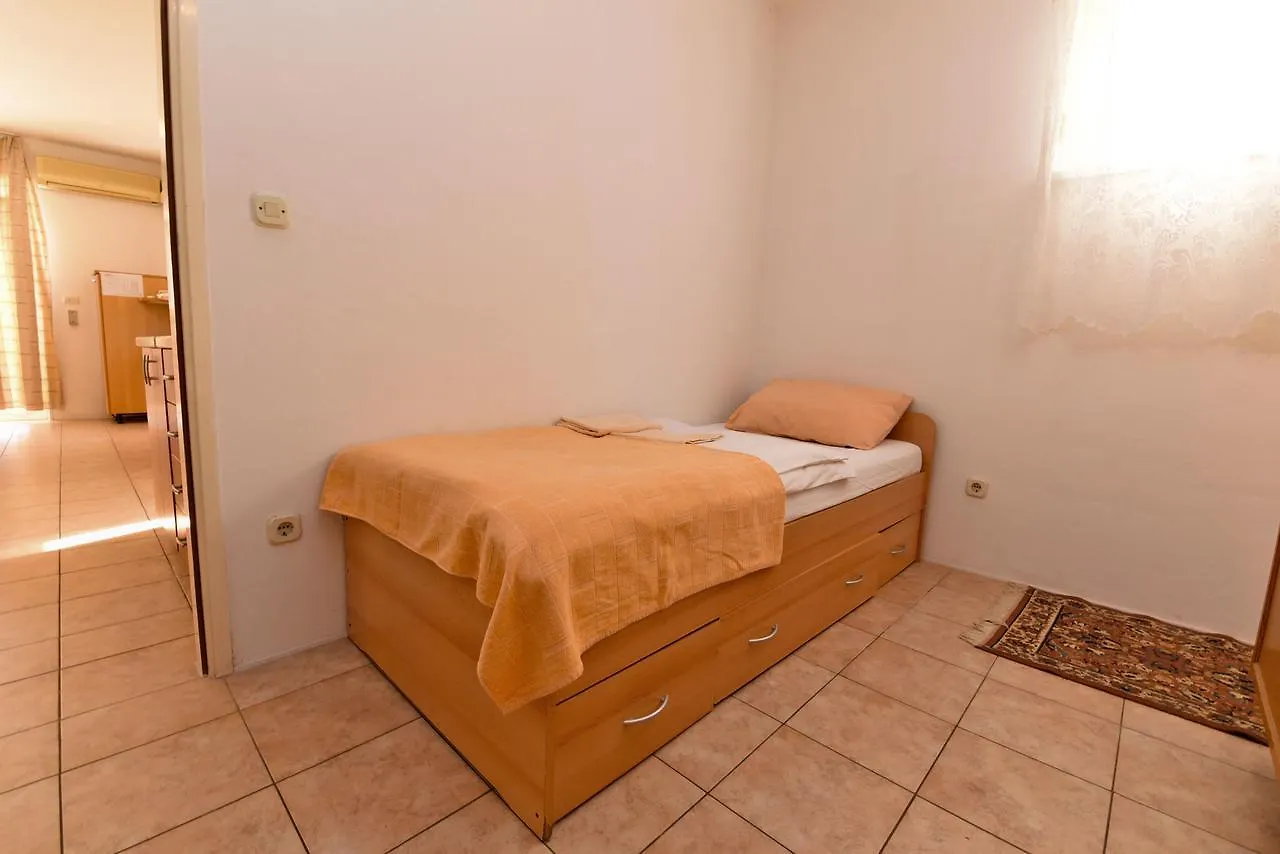 Apartment Josip 1562 Pula 0*,