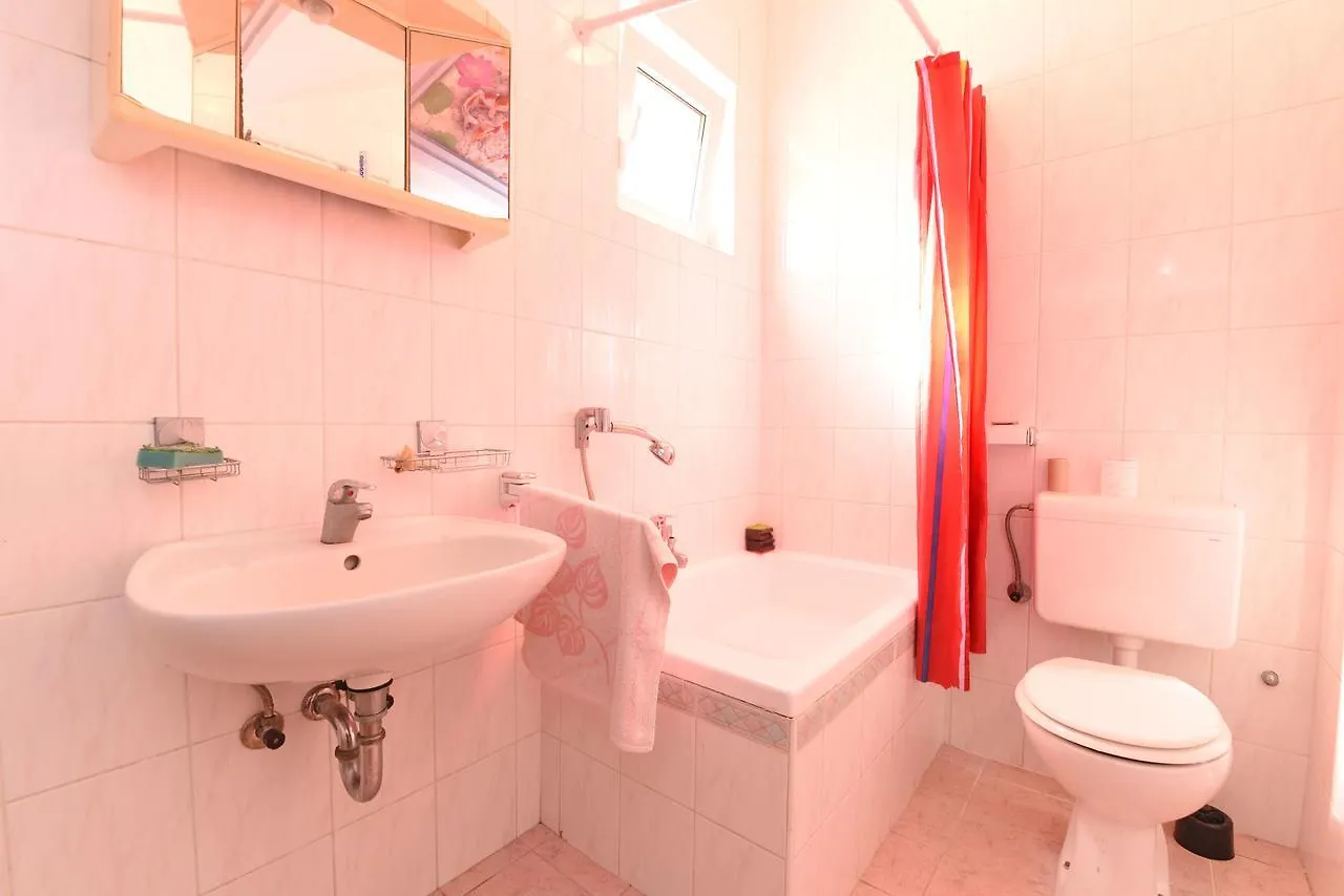Apartment Josip 1562 Pula 0*,  Croatia