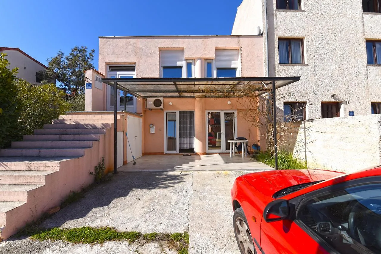 Apartment Josip 1562 Pula 0*,  Croatia