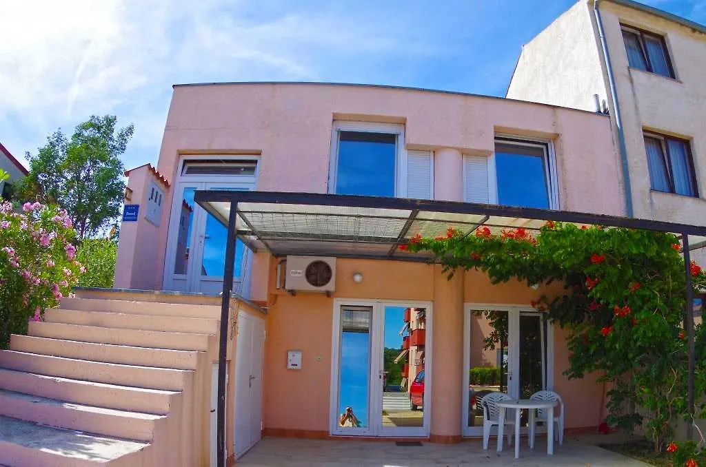 Apartment Josip 1562 location